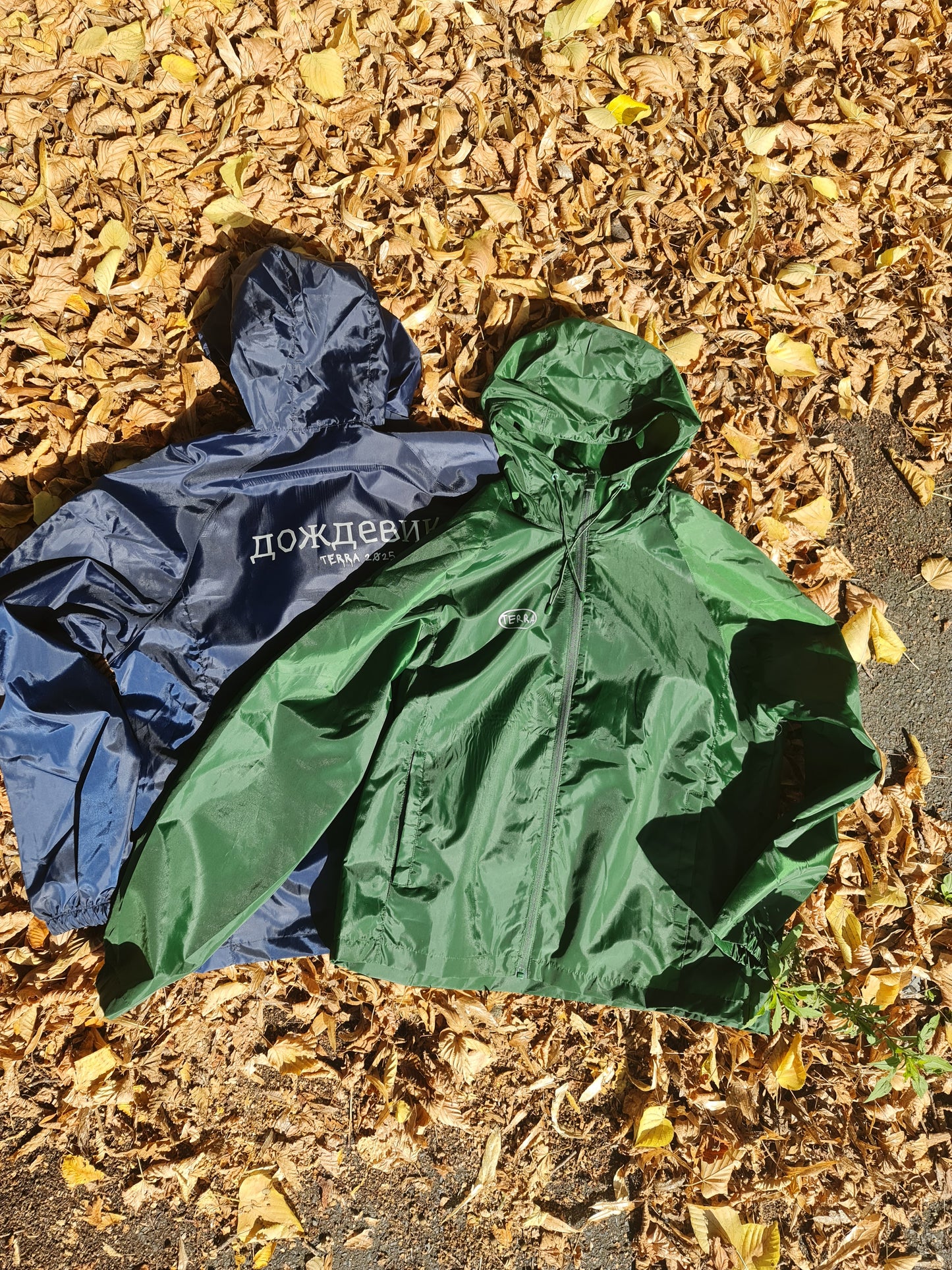 TERRA RAINCOAT 01